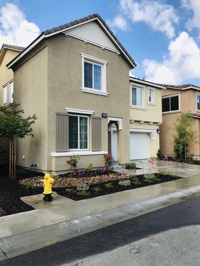 Building Photo - 24255 Lilac Ln