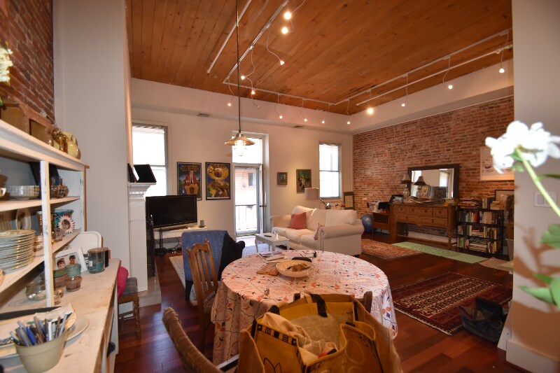 Primary Photo - 107 Arch St