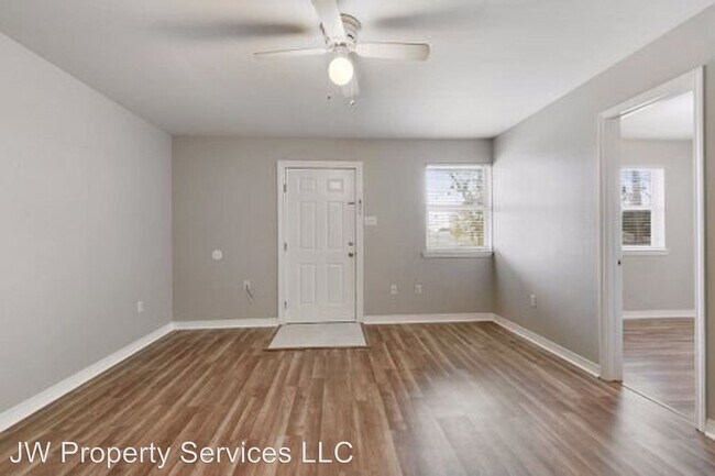 Building Photo - 5001 E St Bernard Hwy