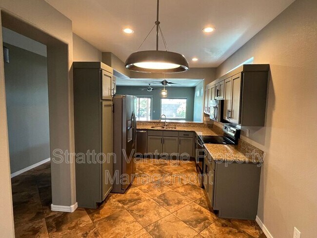 Foto del edificio - 16289 W Mountain Pass Dr
