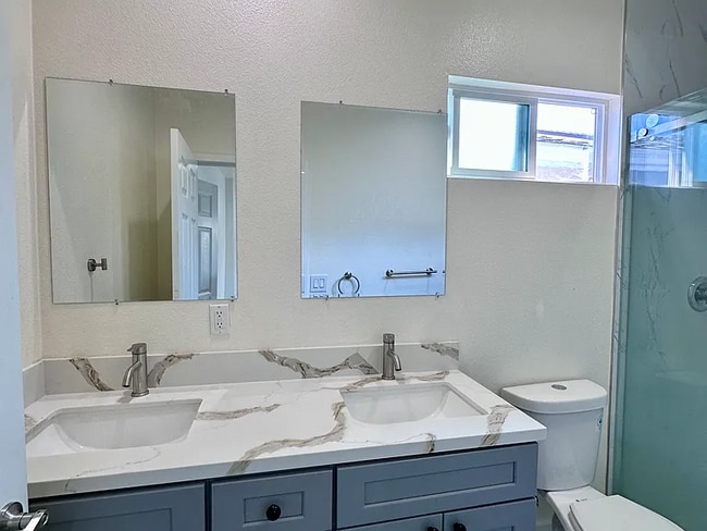 Foto del edificio - 9443 Lotus Dr