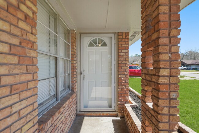 Building Photo - 9315 Laura Koppe Rd
