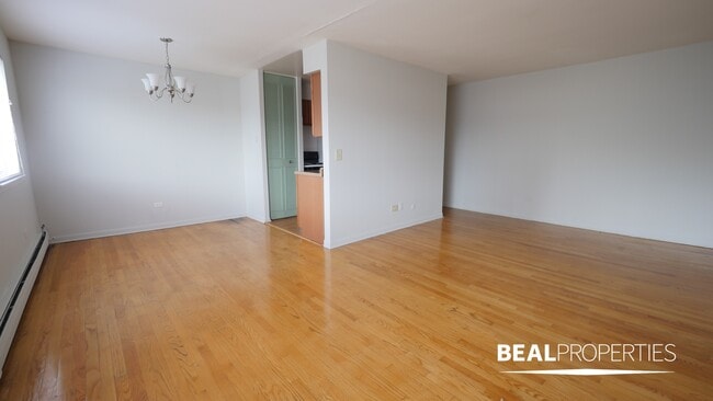 Building Photo - 510 W Briar