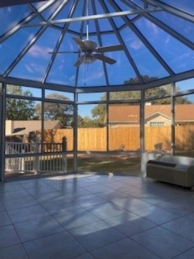 Foto del edificio - 2825 Partridge Ln