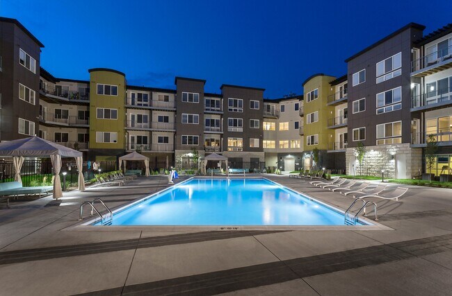Piscina con estilo de centro turístico - Residences at 62W