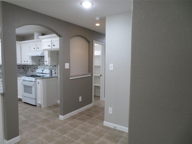 Foto del edificio - 5403 Farley Dr