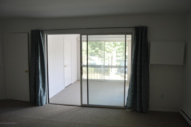 Foto del edificio - 115 Lexington Ct