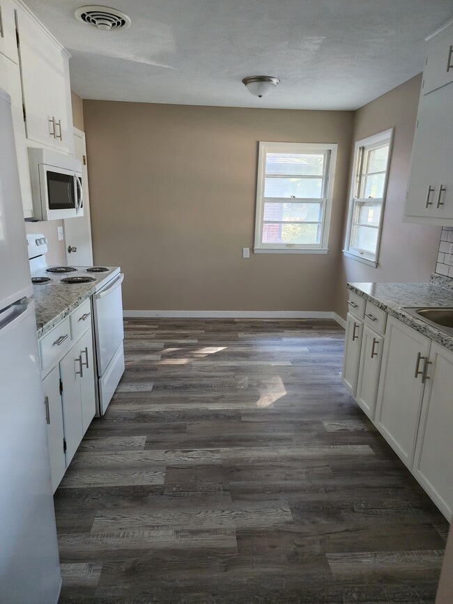 Kitchen - 6020 Benton St