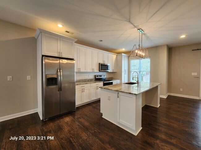 Building Photo - 632 W 27th St