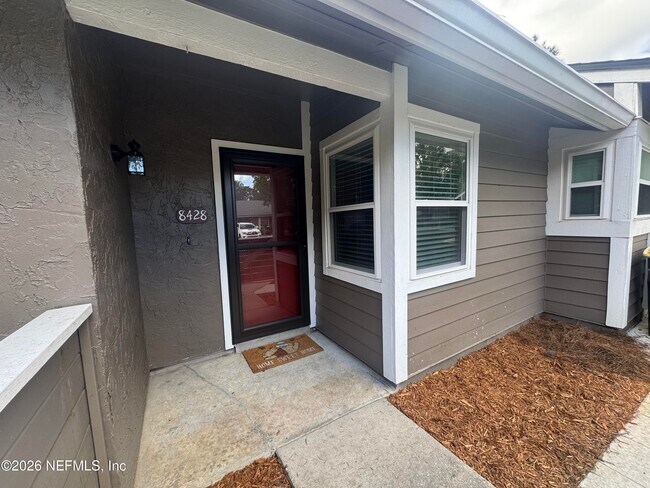 Foto del edificio - 8428 Long Meadow Cir N