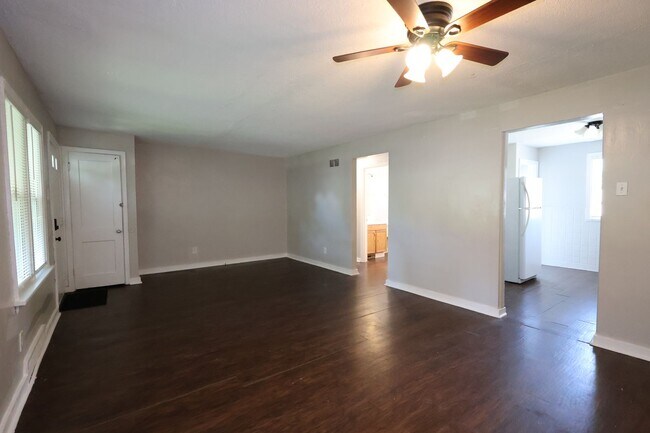 Foto del edificio - 4 Bed 2 FULL Bath in Ferguson