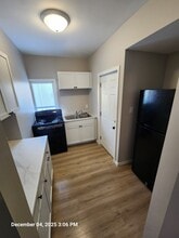 Building Photo - 418 Girard Ave