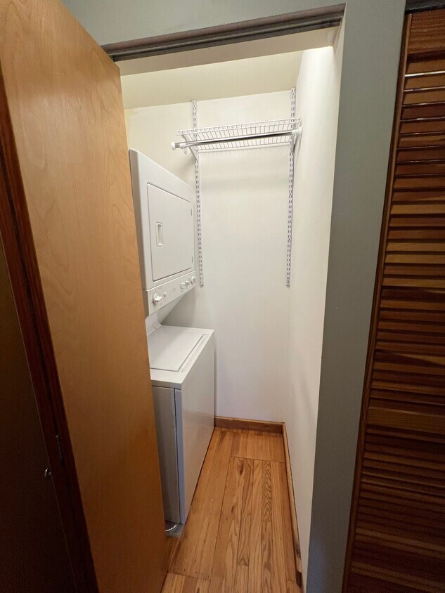 In Unit Washer/Dryer - 1636 W Columbia Ave
