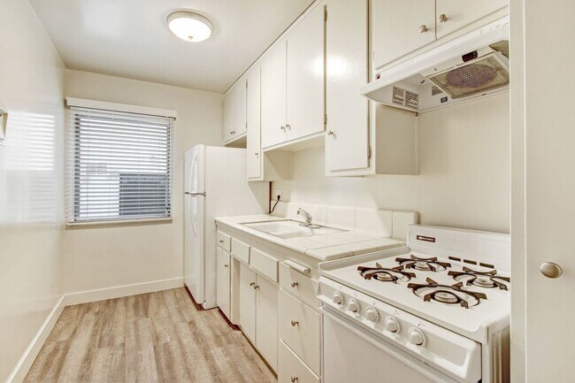 Foto del edificio - 937 6th St in Santa Monica - North of Wils...