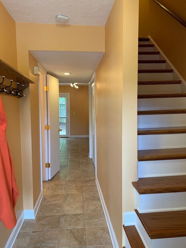 Foto del edificio - 3 Bedrom 2.5 Bath Townhouse