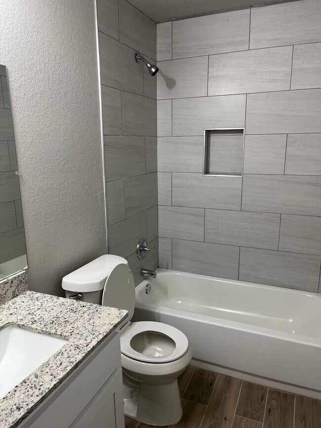 Foto del edificio - NEW CONSTRUCTION 3 bed 2 bath duplex