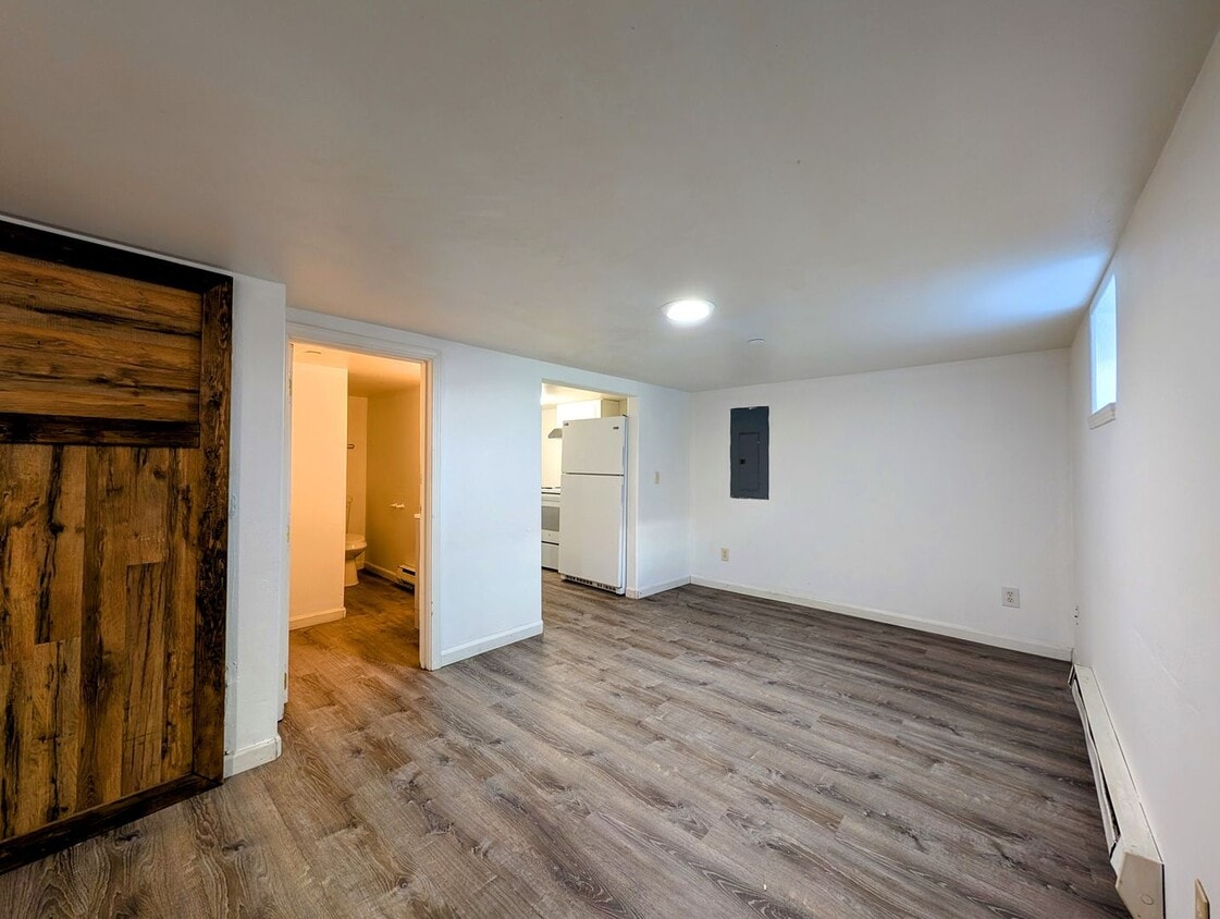 Primary Photo - 533 Methow St
