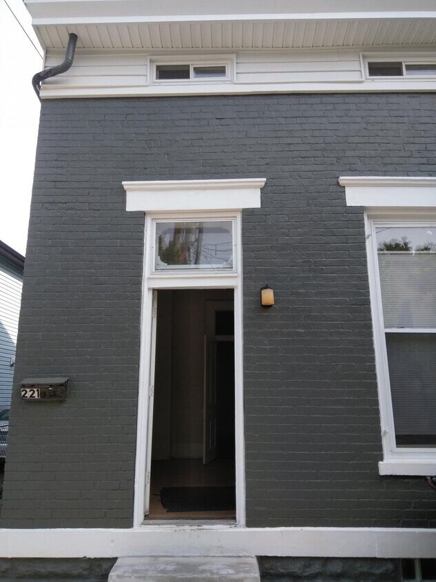 Primary Photo - 221 E 12th St