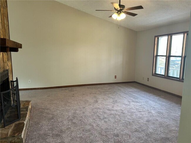 Foto del edificio - 343 Knollwood Ln