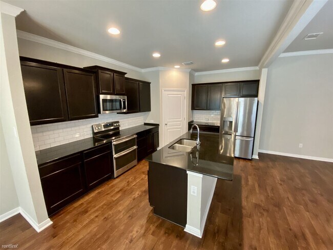 Building Photo - 4 br, 2 bath House - 806 Dunford Dr