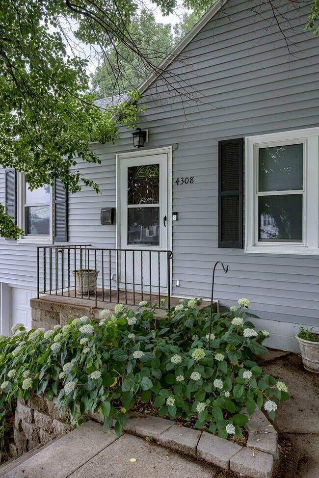 Photo - A Must See In Midtown!! House