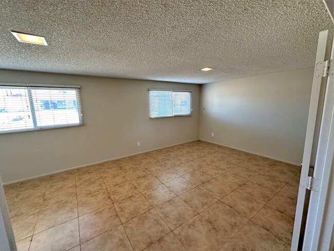 Building Photo - 4202 W Missouri Ave