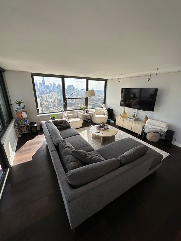 Foto del edificio - 1560 N Sandburg Terrace