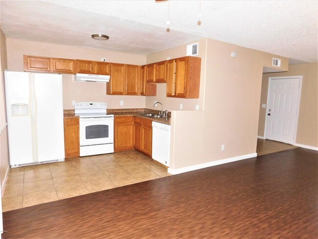 Building Photo - 2846 N 46th Ave