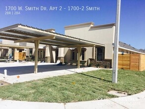 Building Photo - 1700 W Smith Dr