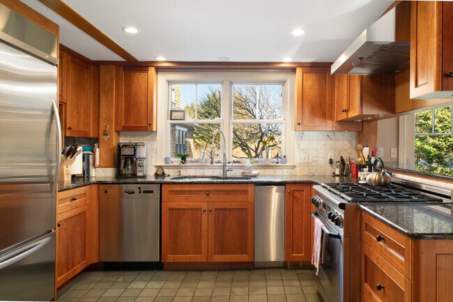 Foto del edificio - 240 3rd Beach Rd