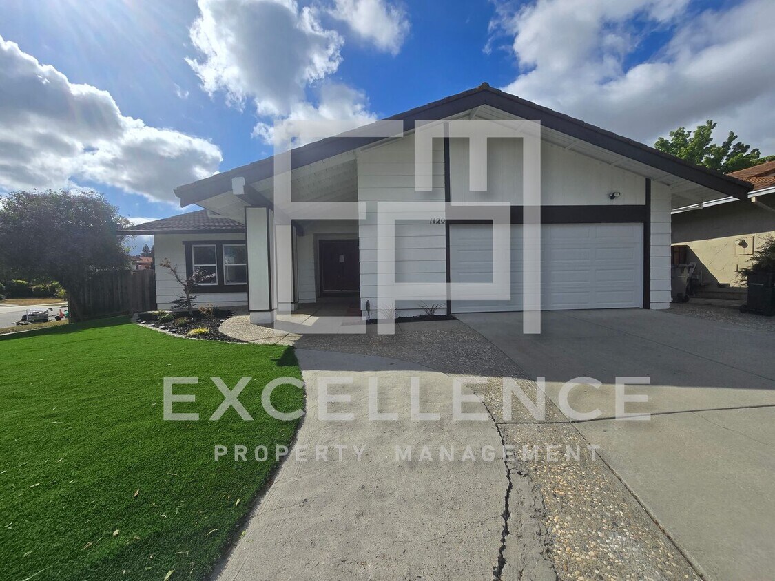 Foto principal - Fully Updated 4/2 Corner Lot Home - Firepl...