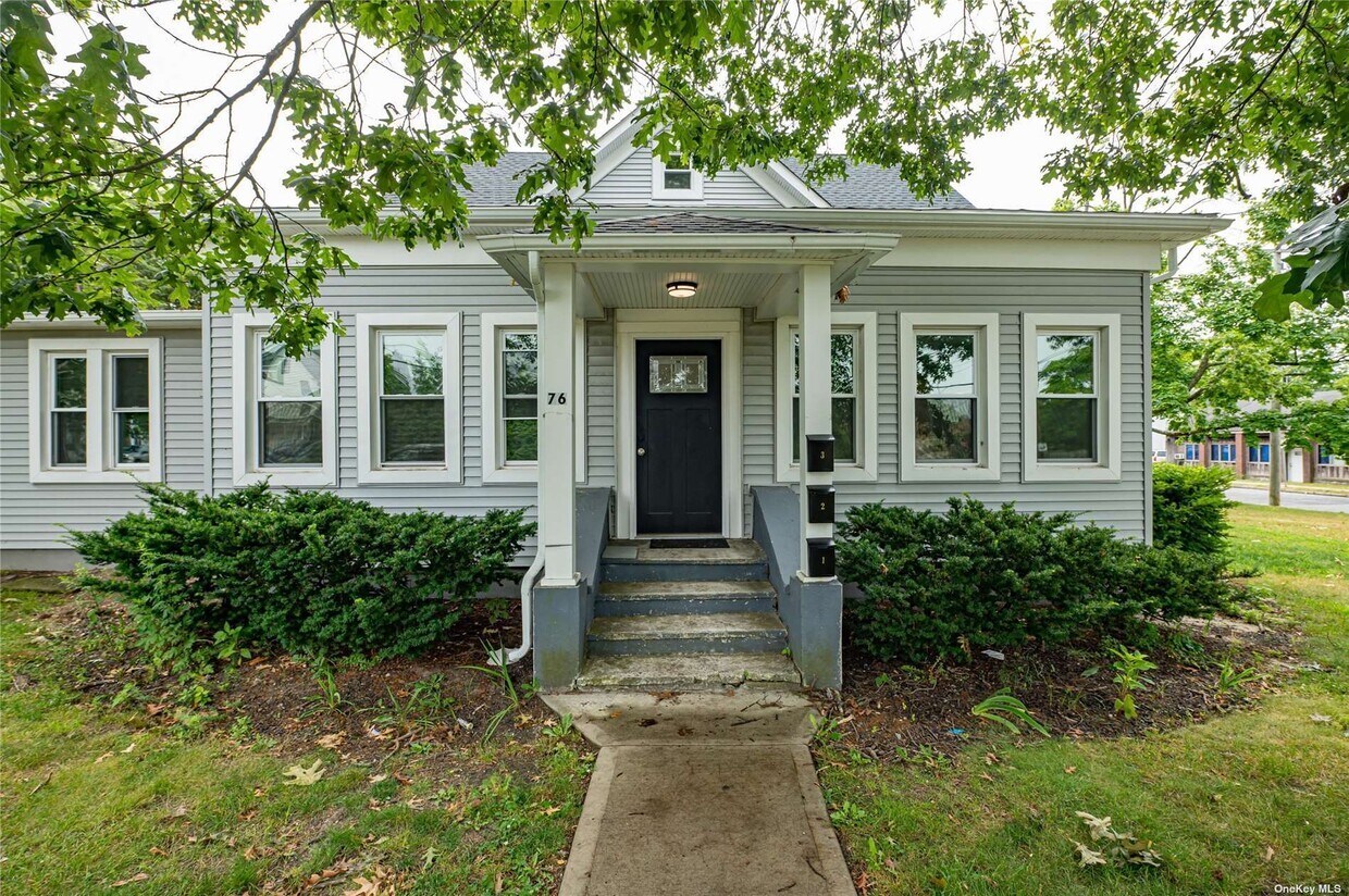 Primary Photo - 76 Amity St