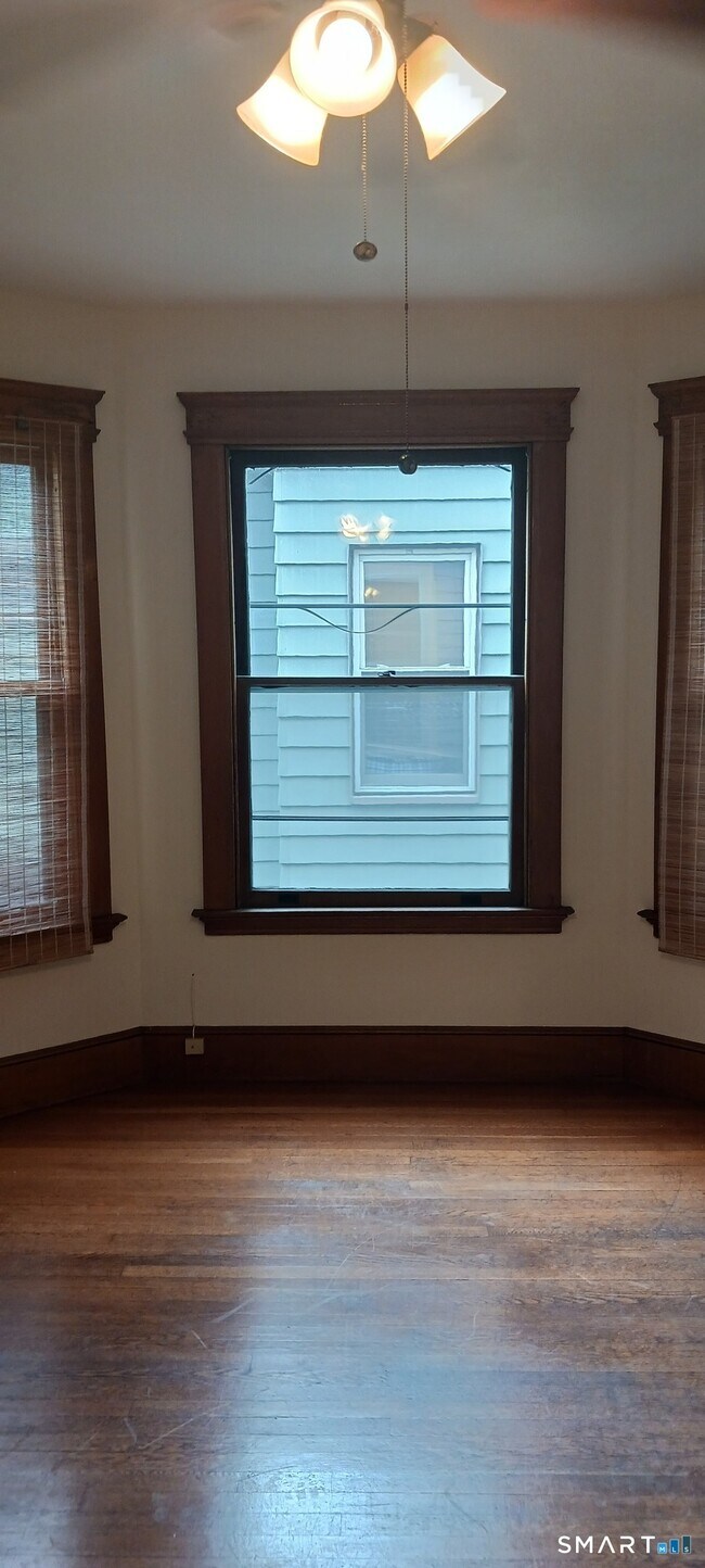 Foto del edificio - 126 Edwards St