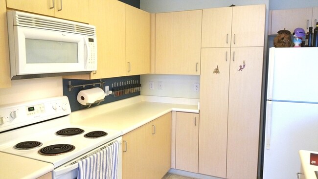 Building Photo - Comfortable Townhouse in Gated Mililani Co...