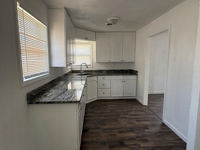 Foto del edificio - 3137 N Tom Green Ave