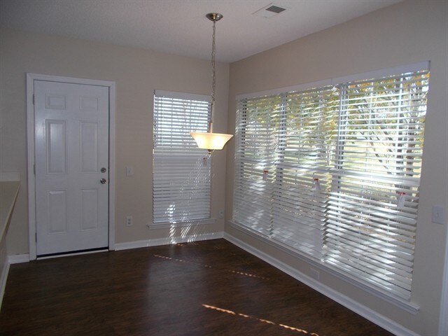 Foto del edificio - 221 Aylesbury Ln