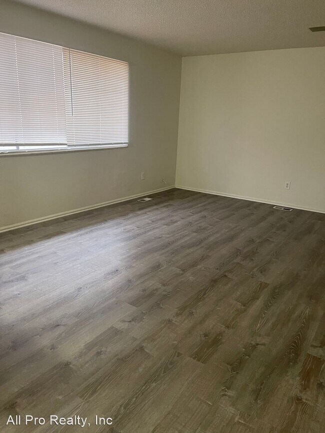 Foto del edificio - 3 br, 2.5 bath House - 9215 Lowell Blvd