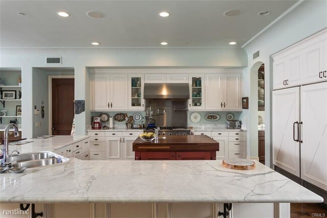 Foto del edificio - 6 br, 2 bath House - 18905 Evening Breeze Cir