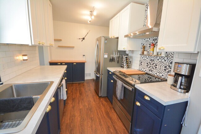 Foto del edificio - 3 Bed 1.5 Bath Available in Walking Distan...