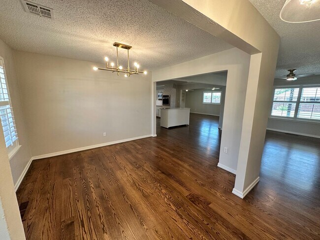 Foto del edificio - For Rent: Upgraded 3 Bed, 2.5 Bath Home in...