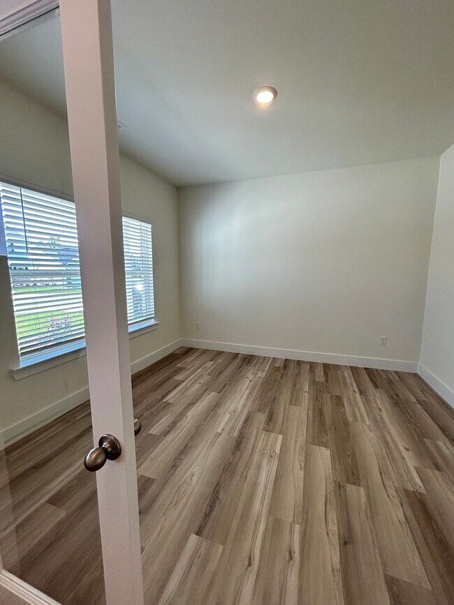 Foto del edificio - New Construction! 3 bedrooms, 2.5 baths, bonus room, plenty of storage, 2 car garage!