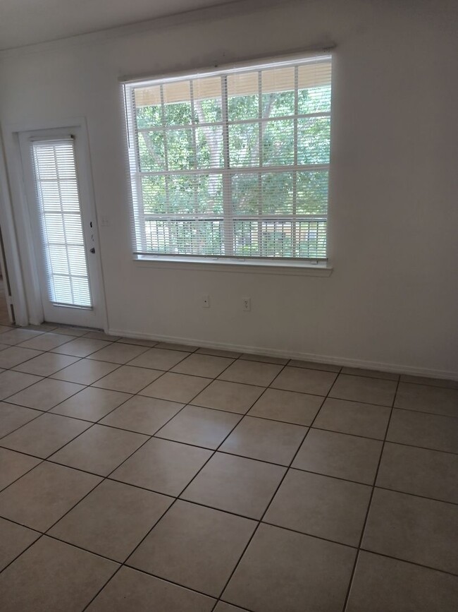 Foto del edificio - $500 OFF FIRST MONTH FOR THIS 2 BEDROOM 1 ...