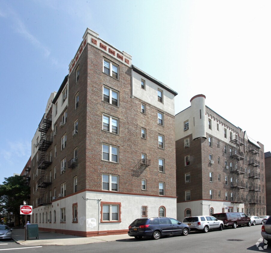 Primary Photo - 219 Brightwater Court