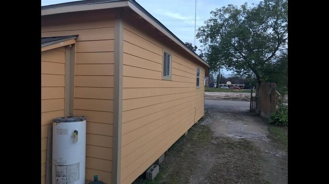 Foto del edificio - 413 N Live Oak St