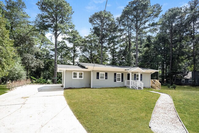 Building Photo - Live the good life in this sweet 3BR, 2BA ...