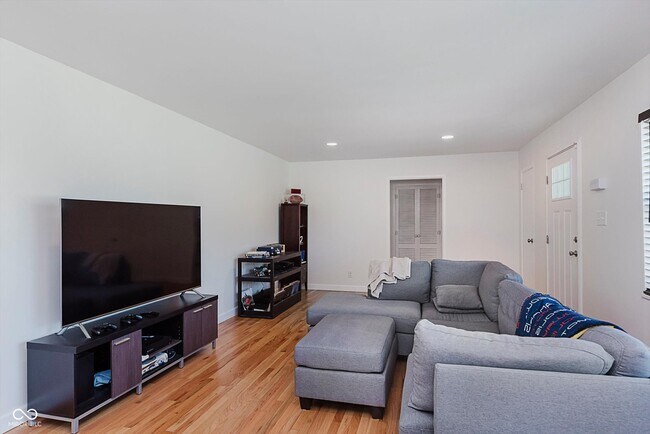 Foto del edificio - 2219 Fisher Ave