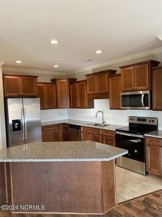 Foto del edificio - 2105 Remington Ct