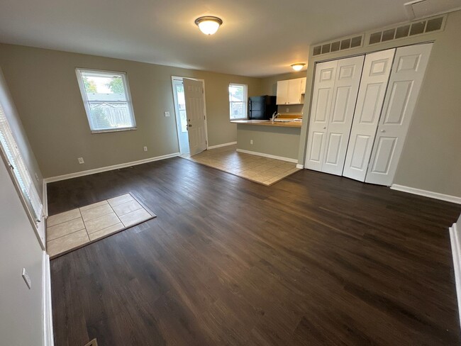 Building Photo - 3 Bed 1 Bath