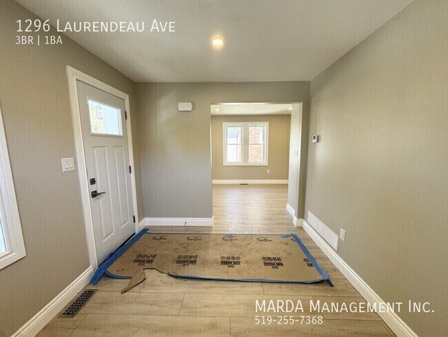 Photo du bâtiment - BRAND NEW RENOVATED 3 BED/1 BATH HOME EAST WINDSOR + UTILITIES