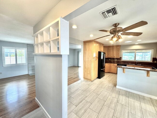 Building Photo - Beautiful 3bd/2ba HOUSE in Clairemont Mesa! 2-car Garage, AC, laundry, patio, VIEWS!